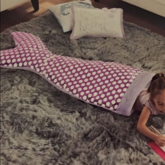 Cynthia Rowley Sequin Mermaid Tail Blanket Snuggle Tail Fuchsia Silver Kids - Picture 12 of 12